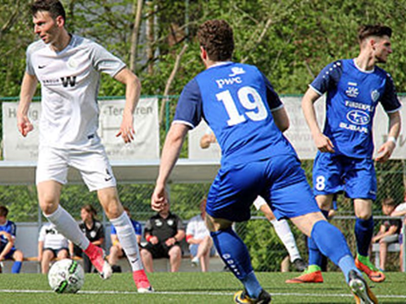 Stein Lemmens besliste de wedstrijd met het derde doelpunt. (© foto Jeroen Goolaerts)