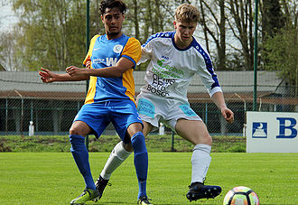 Anas Bouzerda, hier geschaduwd door Rino Somers, scoorde twee keer tegen Ternesse. (© foto Jeroen Goolaerts)