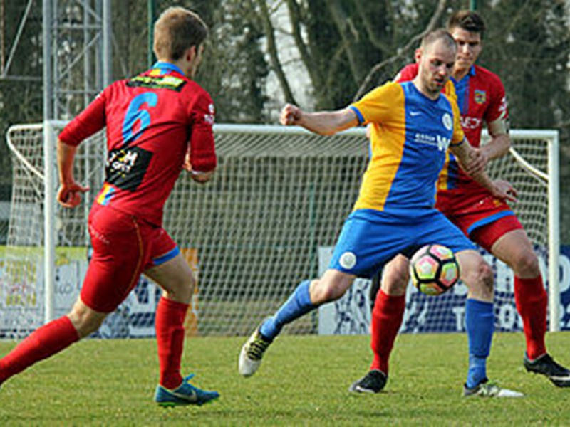 William Acke wordt geschaduwd door Glenn Lowet. (© foto Jeroen Goolaerts)