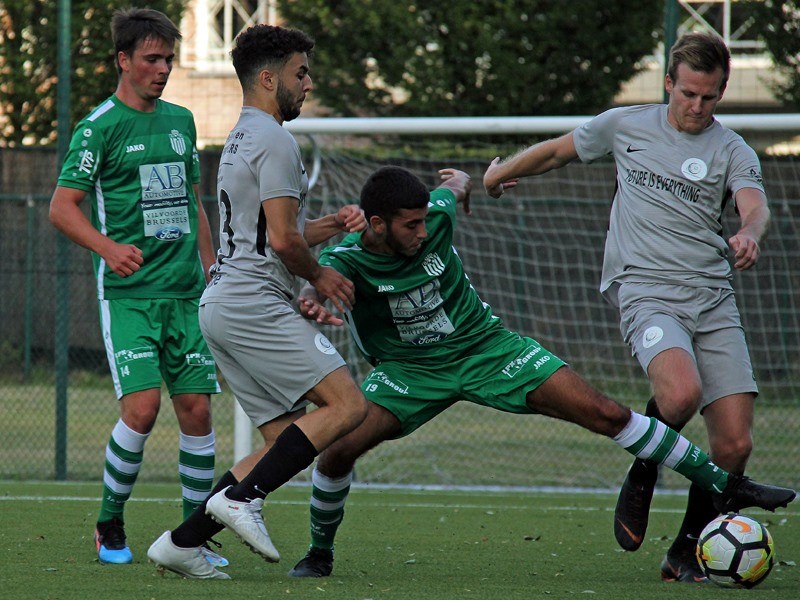 Foto: Assalhi en Put zetten bezoeker Barkellil onder druk. (© foto Jeroen Goolaerts)