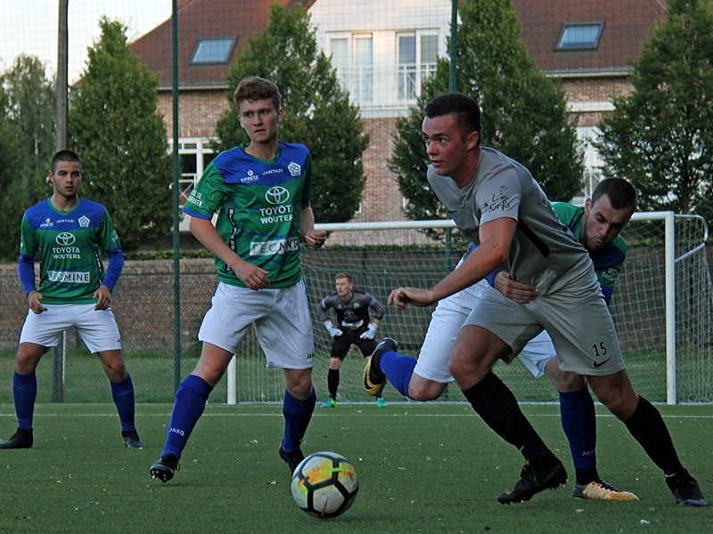 Foto: Niels Debacker opende de score tegen Averbode. (© foto Jeroen Goolaerts)