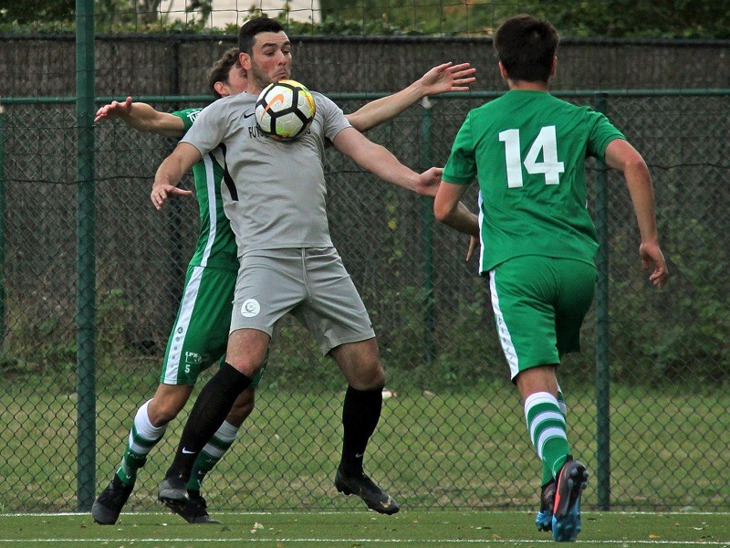 Foto: Nick Van Belle scoorde twee keer op het veld van Linden. (© foto archief Jeroen Goolaerts)