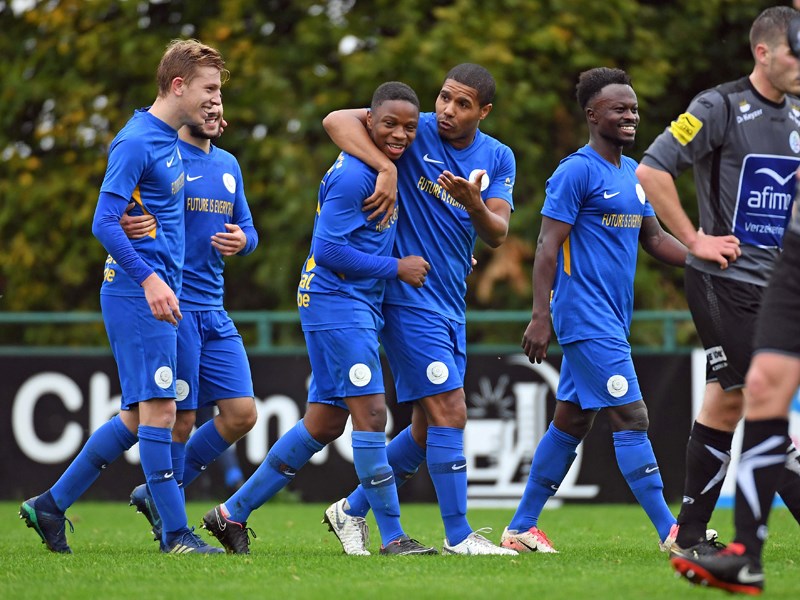 Foto: Kersvers papa Medard (midden) scoorde het tweede doelpunt. (© foto Jeroen Goolaerts)