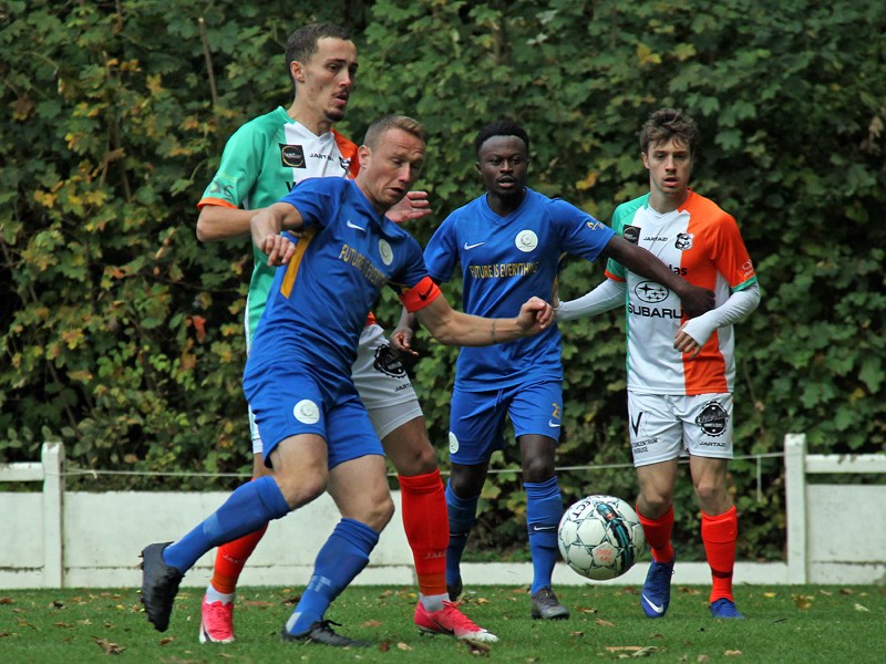 Foto: Aanvoerder Nik Vangrunderbeek zet zich door. (© foto Jeroen Goolaerts)