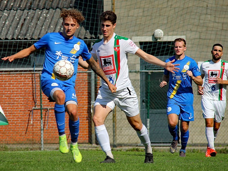 Foto: Dino Jonckheere controleert de bal. (© foto Jeroen Goolaerts)