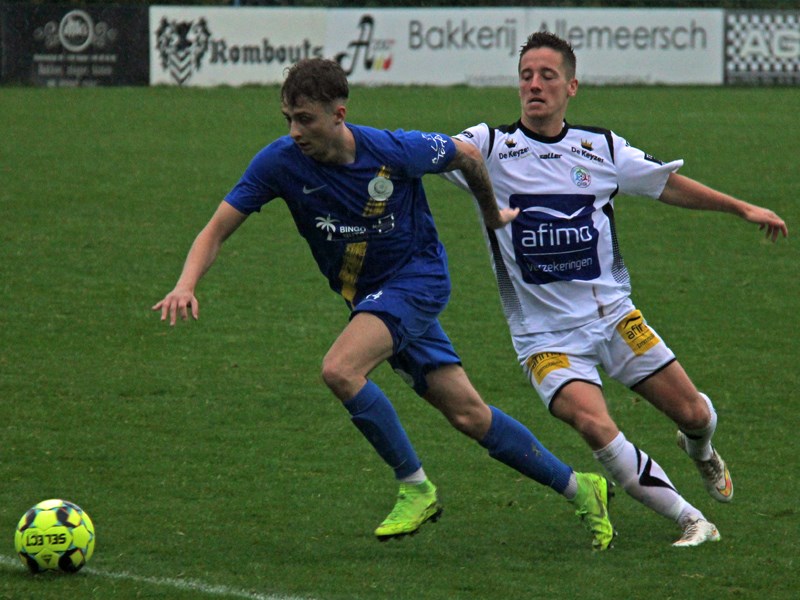 Foto: Dino Jonckheere houdt bezoeker Kevin Wouters af. (© foto Jeroen Goolaerts)