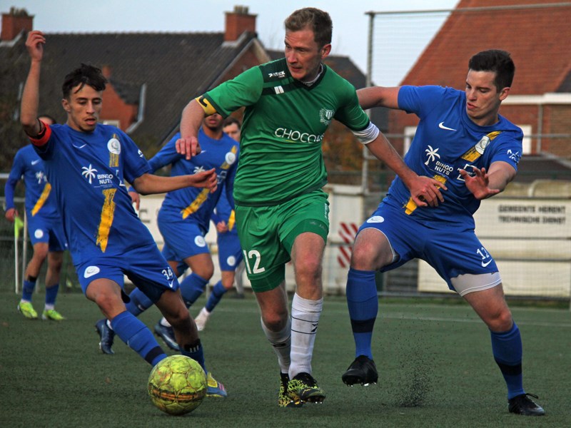 Foto: Vanhentenrijk zet zich door tussen Azdad en Desmet. (© foto Jeroen Goolaerts)