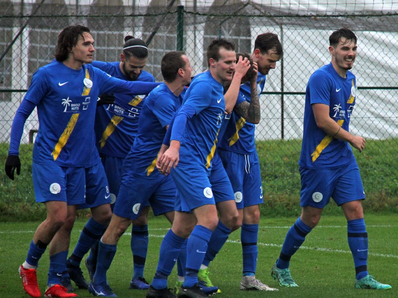 Foto: Sporting was viermaal aan het feest in de topper tegen Linden. (© foto Jeroen Goolaerts)