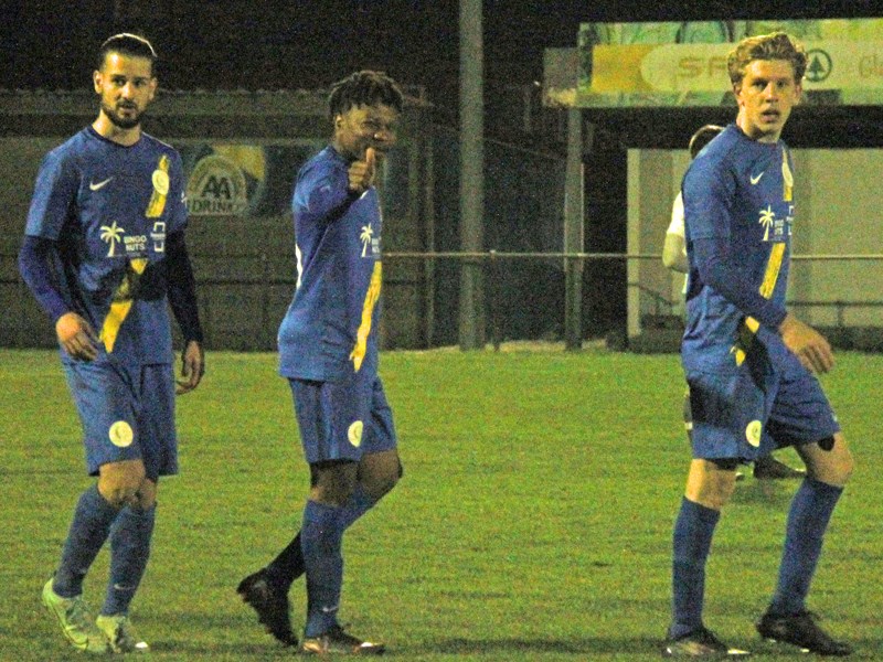 Duim omhoog bij Allan De Smidt nadat hij de score opende. (© foto Jeroen Goolaerts)