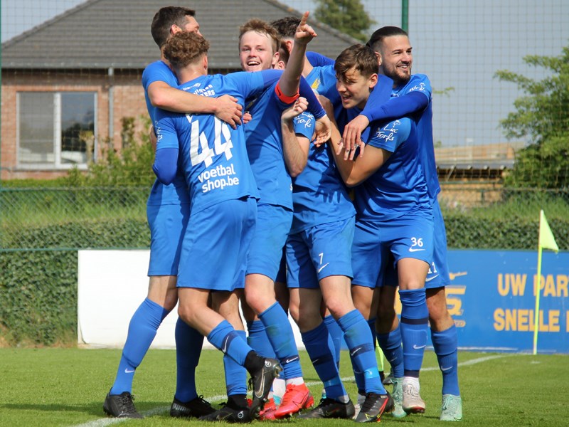 Niels Heyvaert besliste het galaduel met z’n allerleerste doelpunt. (© foto Jeroen Goolaerts)