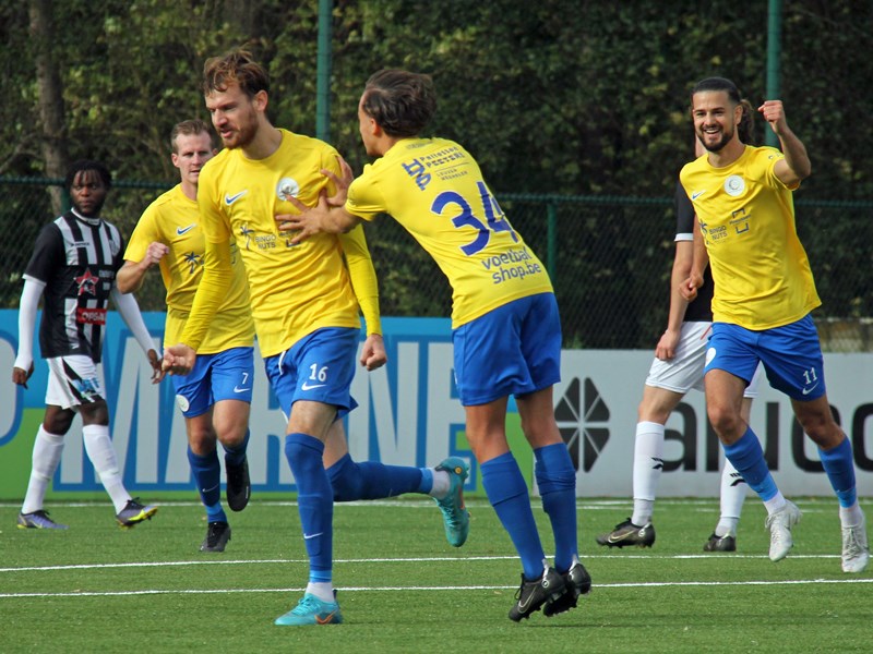 Maxime Janssens (midden) was met twee goals en een assist man van de match. (© foto Jeroen Goolaerts)