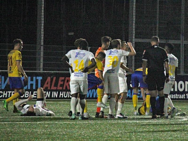 De bewuste fase waarbij Avetisov onterecht rood kreeg. (© foto Jeroen Goolaerts)