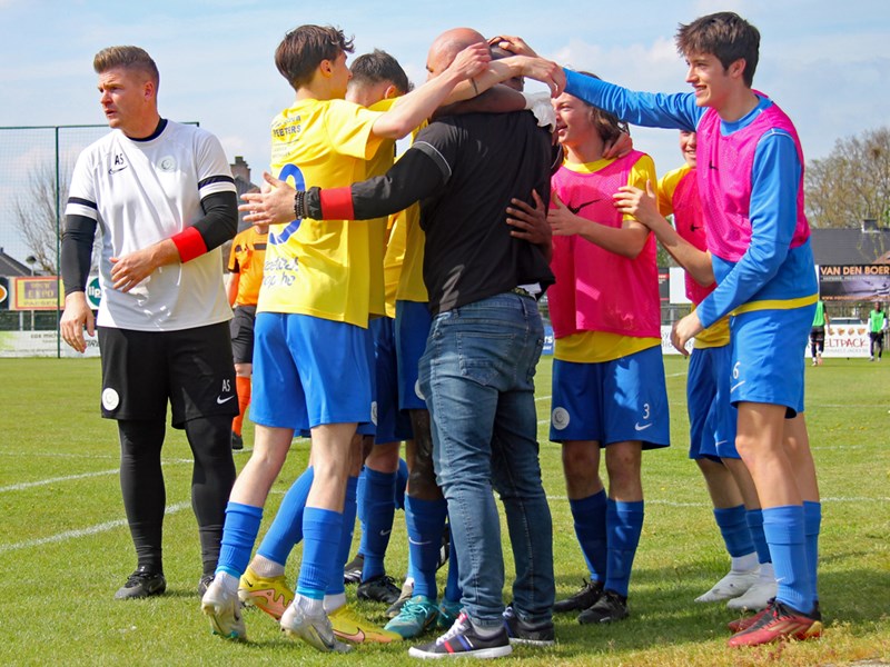Vreugde na de 1-3, het bleek een maat voor niets. (© foto Jeroen Goolaerts)