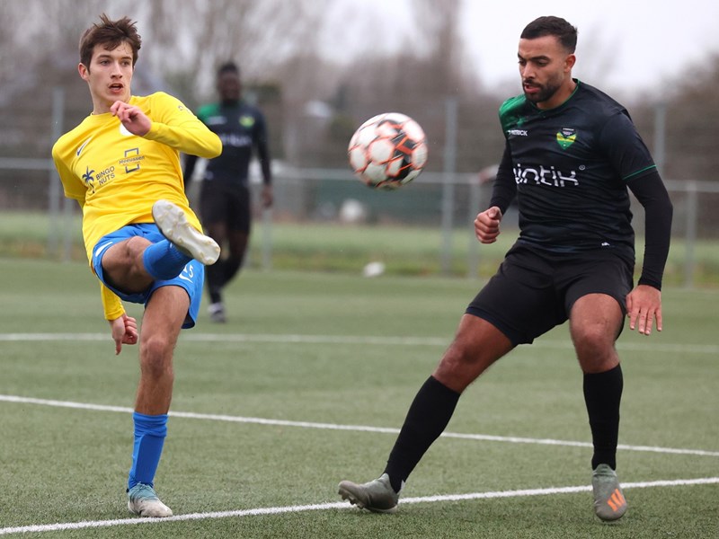 Stan Roosen brengt een aanval op gang. (© foto Jorghé Van Hecke)