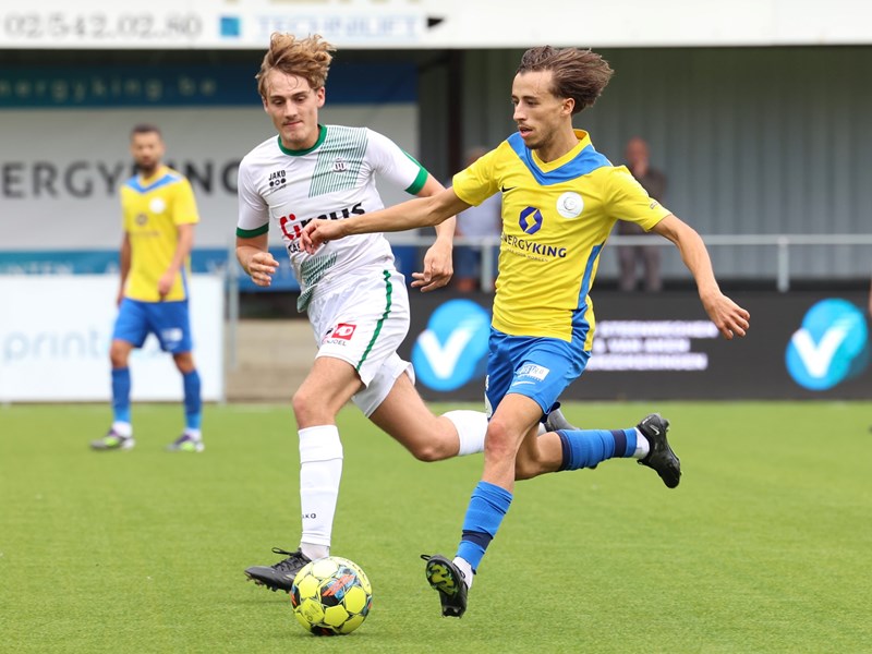 Mohamed Azdad scoorde de verdiende gelijkmaker en werd nadien brutaal van het veld geschopt. (© foto Jorghé Van Hecke)