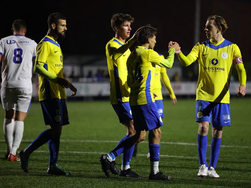 Sporting viert na het derde doelpunt van de avond. (© foto Jorghé Van Hecke)
