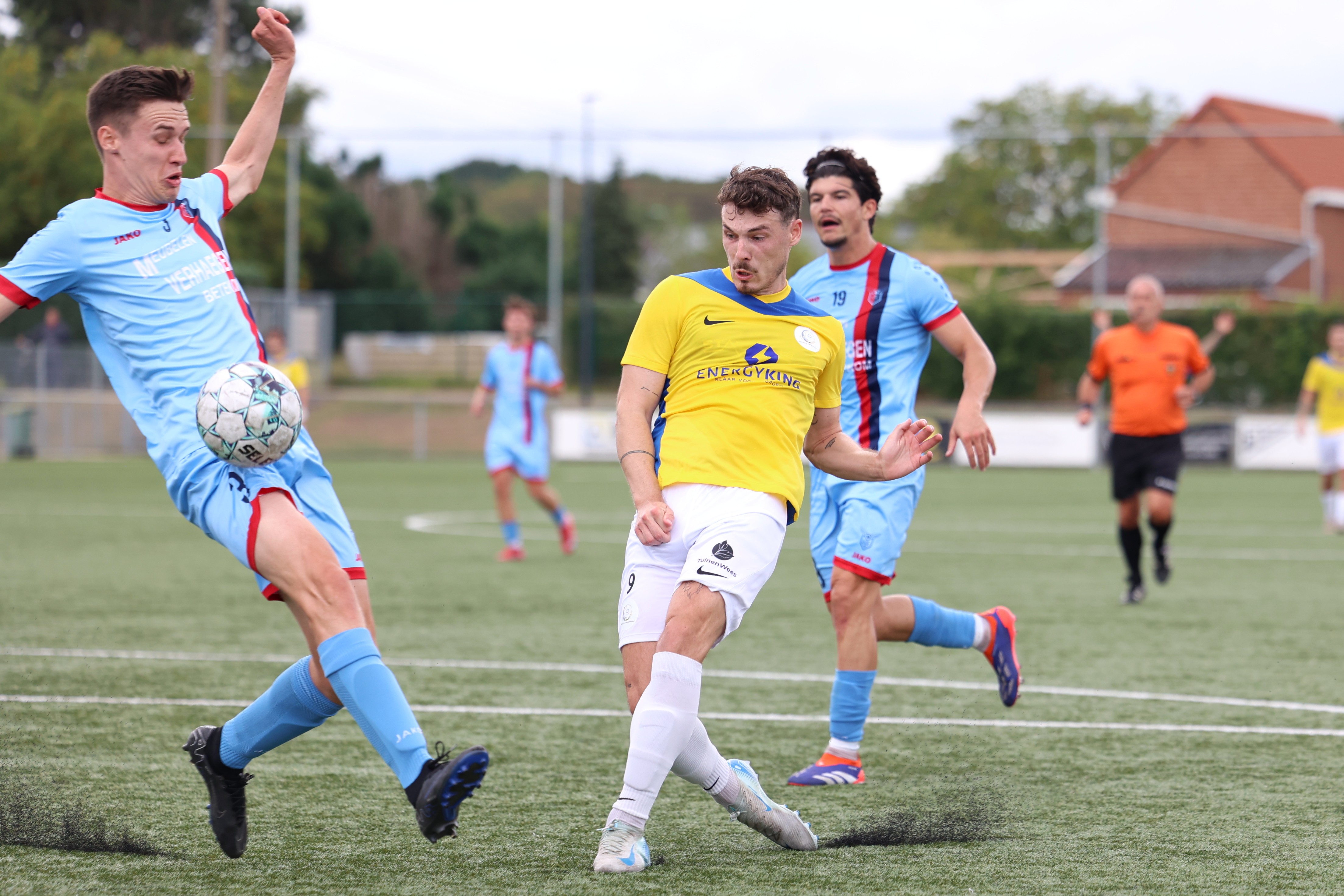 Brian Roekens bracht Sporting verdiend op 0-1. (© foto Jorghé Van Hecke)