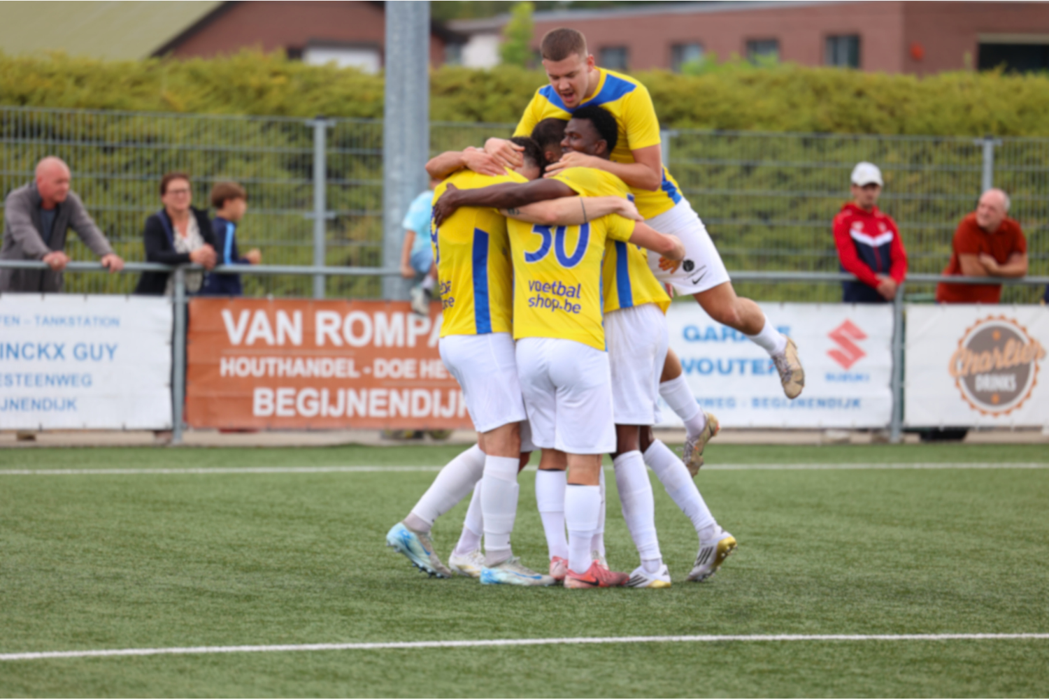 Sporting was viermaal aan het feest tegen Linden. (© foto Jorghé Van Hecke)