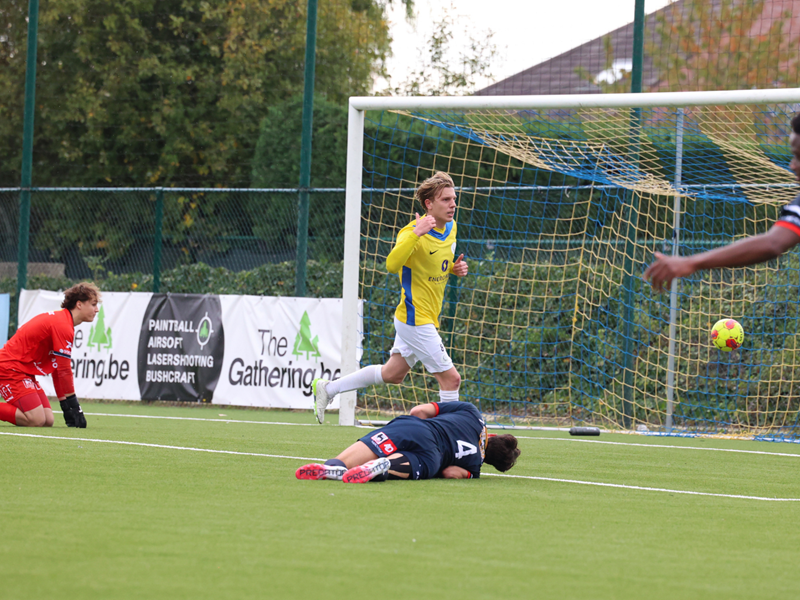 Aanvoerder Tom Goovaerts scoorde twee keer tegen Wolvertem Merchtem. (© foto Jorghé Van Hecke)