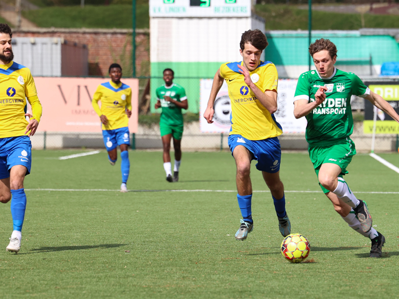 Stan Roosen scoorde zijn eerste doelpunt in eerste provinciale. (© foto Jorghé Van Hecke)